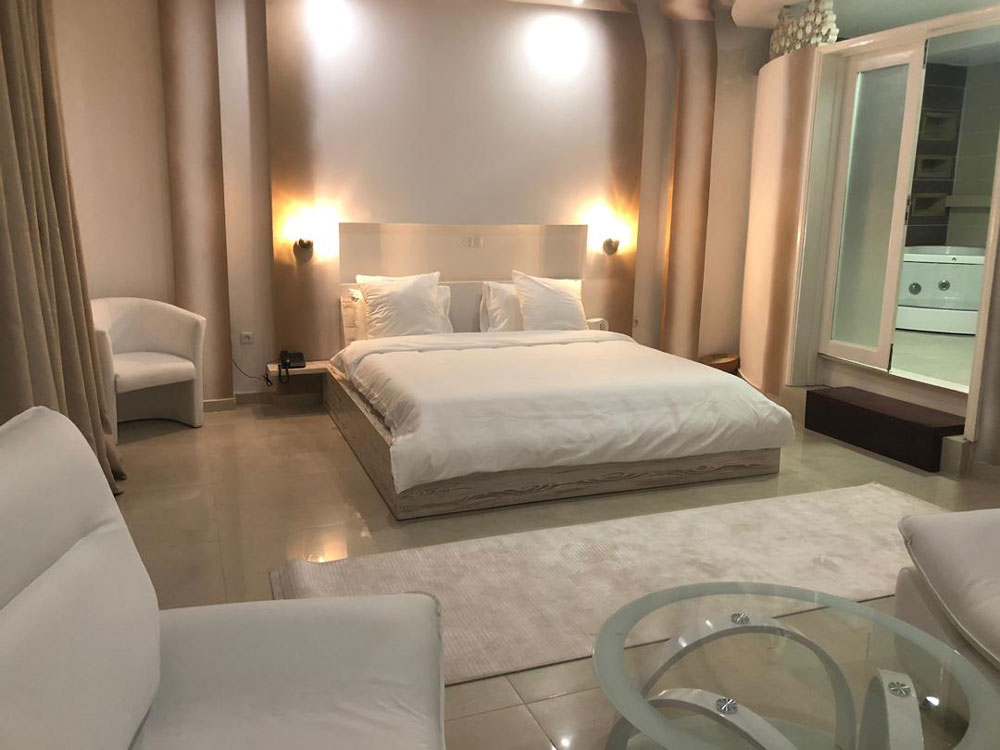 Atlantyca  130.000 frcs (198 Euros / nuit)